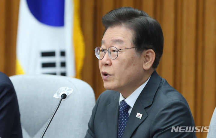 [서울=뉴시스] 추상철 기자 = 이재명 더불어민주당 대표가 9일 오전 서울 여의도 국회에서 열린 확대간부회의에 참석해 발언하고 있다. 2023.06.09. scchoo@newsis.com