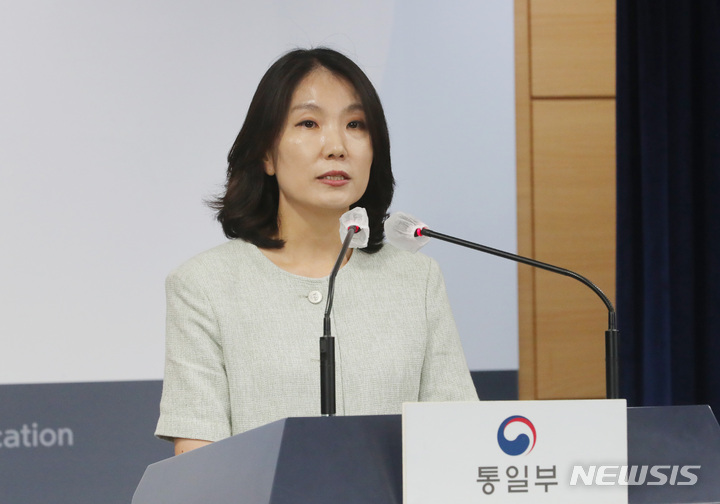 [서울=뉴시스] 배훈식 기자 = 이효정 통일부 부대변인이 9일 오전 서울 종로구 정부서울청사에서 정례 브리핑을 하고 있다. 2023.06.09. dahora83@newsis.com