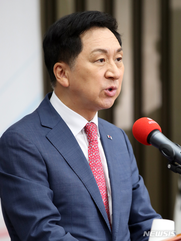 [서울=뉴시스] 고범준 기자 = 김기현 국민의힘 대표가 9일 오전 서울 여의도 국회에서 열린 제7차 전국위원회에서 인사말을 하고 있다. 2023.06.09. bjko@newsis.com