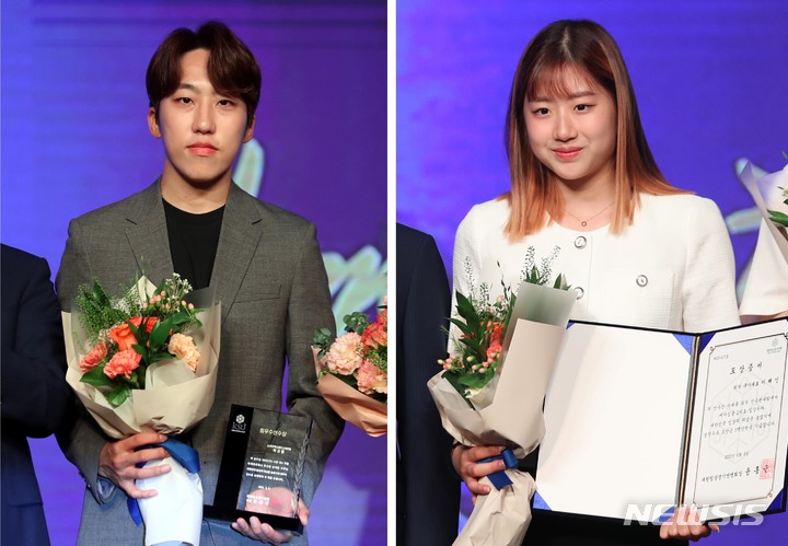 [서울=뉴시스] 조성봉 기자 = 9일 오후 서울 송파구 롯데호텔월드 크리스탈 볼롬에서 열린 2023 빙상인의 밤 행사에서 2023 유공포상 최우수선수상을 받은 박지원(서울시청)과 성적우수상을 받은 이해인(세화여고)선수. 2023.06.09. suncho21@newsis.com
