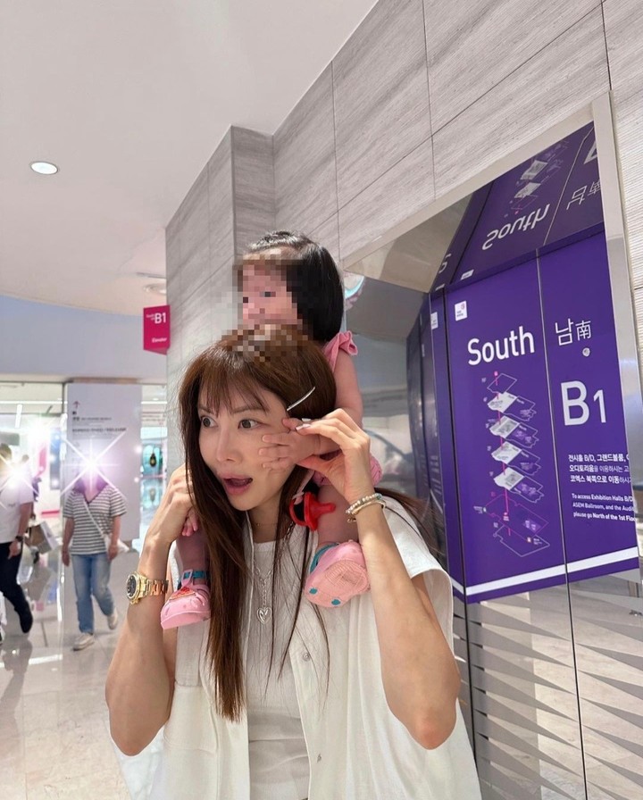 [서울=뉴시스] 탤런트 양미라가 지난 9일 자신의 인스타그램에 극한 육아 현장을 공개했다. (사진=양미라 인스타그램 캡처) 2023.06.10. photo@newsis.com *재판매 및 DB 금지