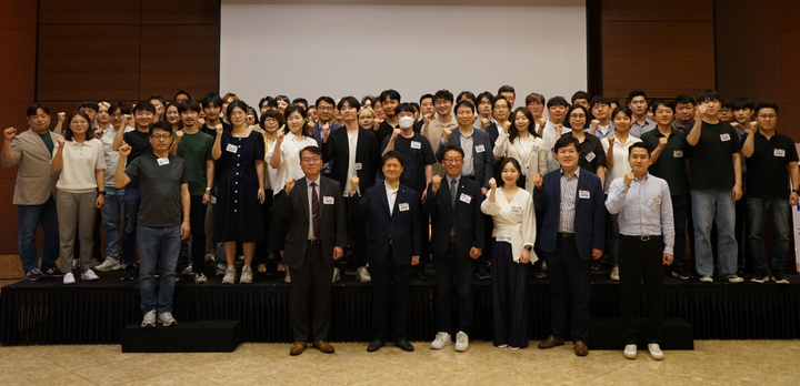 행사 참가자들 *재판매 및 DB 금지