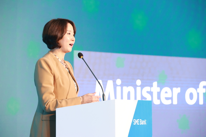 [서울=뉴시스] 정병혁 기자 = 이영 중소벤처기업부 장관이 지난 11일(현지시간) 사우디아라비아 크라운플라자 리야드호텔에서 개최된 공동펀드 조성 체결식에서 축사를 하고 있다.(사진=중소벤처기업부 제공) 2023.06.11. photo@newsis.com *재판매 및 DB 금지