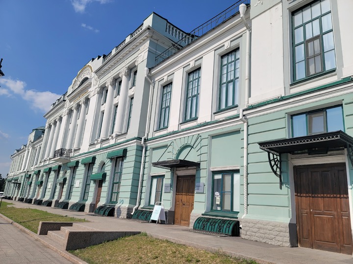 푸른색 외관이 아주 매력적인 옴스크미술관 'Омский областнои музей'. *재판매 및 DB 금지