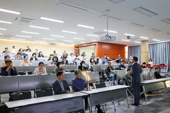 [부산=뉴시스] 경남정보대학교 평생교육원은 최근 부산 사상구 대학 내 평생교육원 전용강의실에서 '리스타트를 위한 웰빙브런치 전문인력 양성과정' 개강식을 개최했다고 12일 밝혔다. (사진=경남정보대 제공) *재판매 및 DB 금지