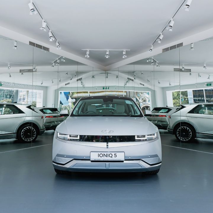 [서울=뉴시스] 현대자동차가 싱가포르혁신센터에서 생산한 전기 SUV '아이오닉5'가 싱가포르 니안시티 시빅 플라자에 전시돼 있다. (사진=현대차 제공) 2023.06.12 photo@newsis.com *재판매 및 DB 금지