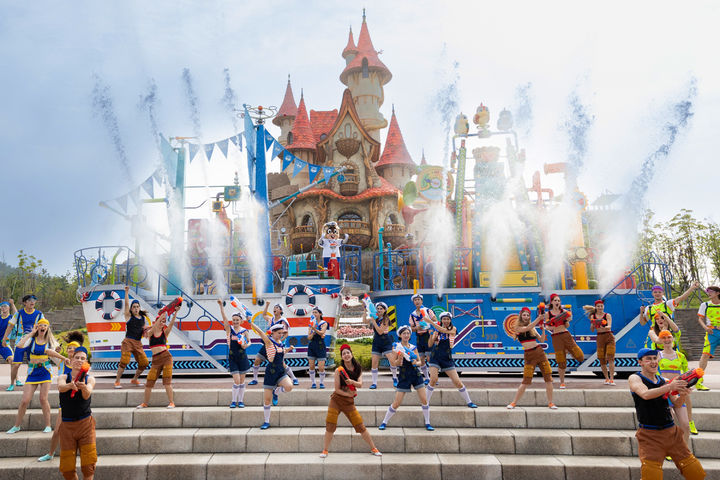 [부산=뉴시스] 롯데월드 어드벤처 부산에서 여름 시티 바캉스&워터 '쿨링 퍼레이드'가 펼쳐지고 있다. (사진=롯데월드 부산 제공) *재판매 및 DB 금지