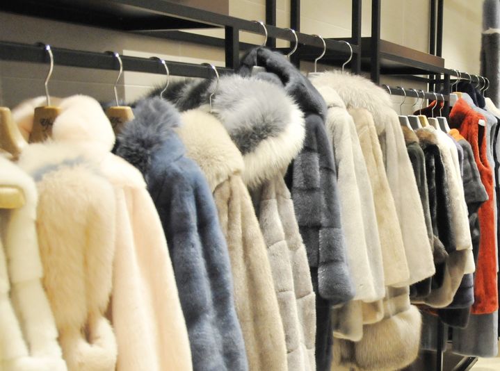 [대구=뉴시스]김덕용 기자 = 사진은 판매 중인 모피 의류 모습. 위 사진은 해당 기사와 직접적 연관이 없음. 2018. 10. 26.(사진=롯데백화점 대구점 제공) *재판매 및 DB 금지