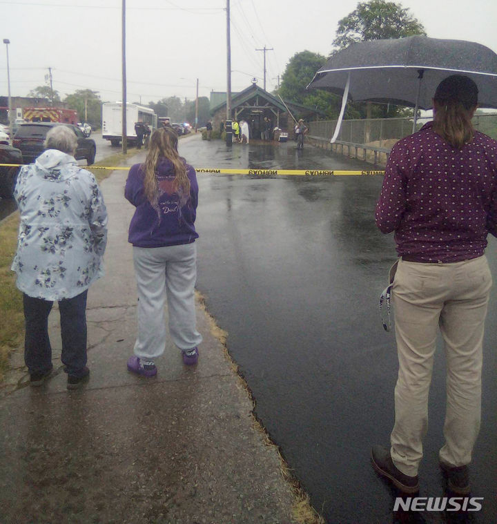 뉴욕 이리 운하 수중터널서 관광선 전복…1명 사망