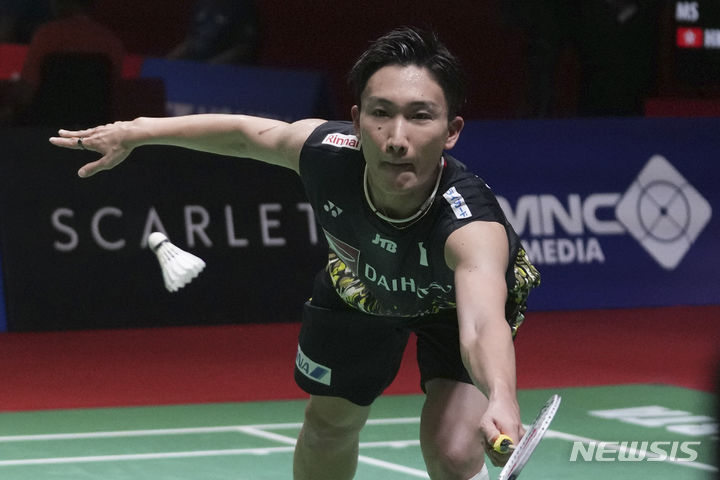 [자카르타=AP/뉴시스] 인도네시아오픈 출전한 모모타 켄토. 2023.06.13.