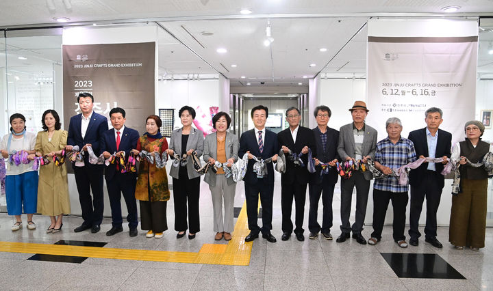 [진주=뉴시스] 진주시, ‘제37회 진주시 공예품대전’ 전시회. *재판매 및 DB 금지