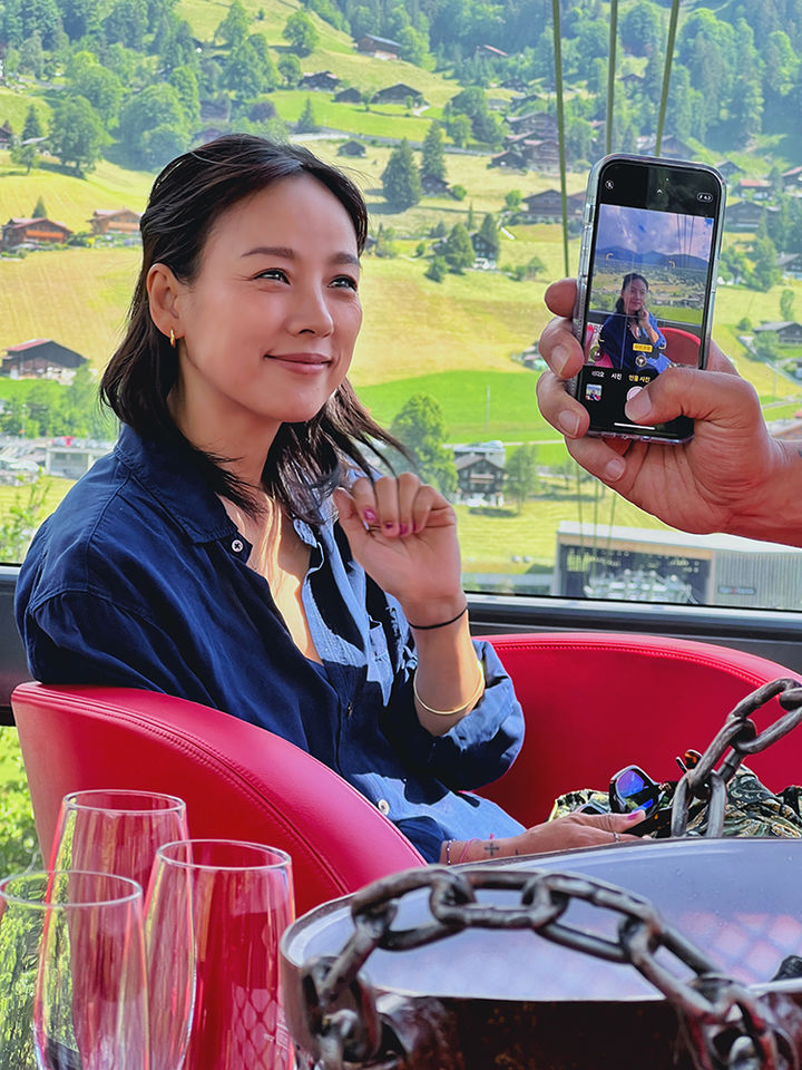 [서울=뉴시스] 가수 이효리, 이상순 부부. (사진=스위스정부관광청 제공) 2023.06.14. photo@newsis.com *재판매 및 DB 금지