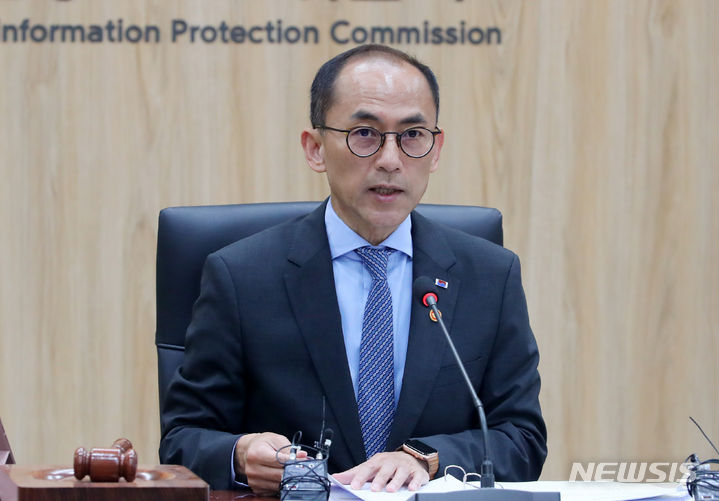 [서울=뉴시스] 배훈식 기자 = 고학수 개인정보보호위원장이 14일 오전 서울 종로구 정부서울청사에서 열린 제10회 전체회의에 참석해 발언하고 있다. 2023.06.14. dahora83@newsis.com