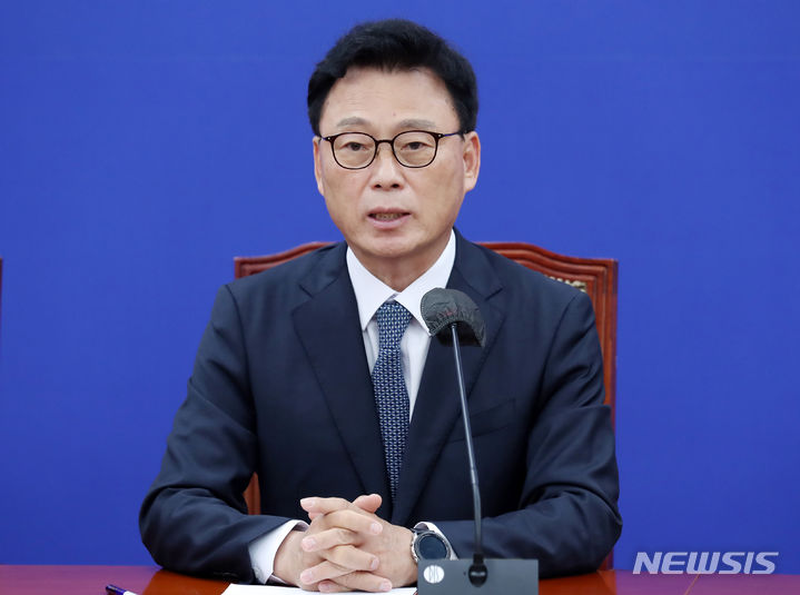 [서울=뉴시스] 이영환 기자 = 박광온 더불어민주당 원내대표가 15일 오전 서울 여의도 국회에서 열린 정책조정회의에서 발언을 하고 있다. 2023.06.15. 20hwan@newsis.com