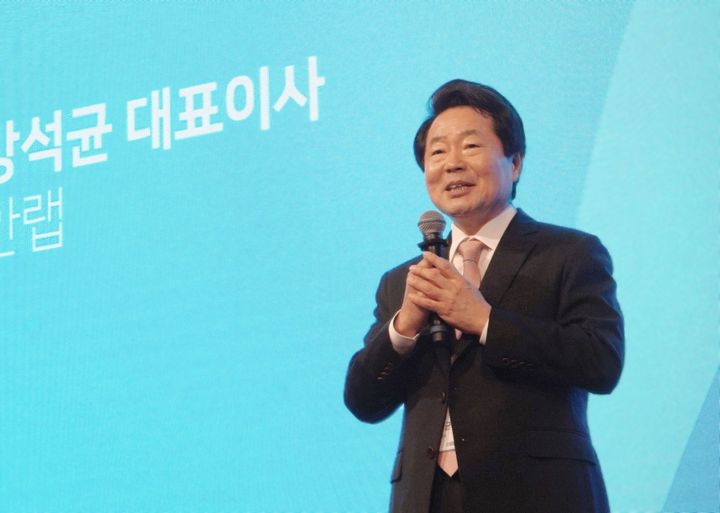 강석균 안랩 대표가 '안랩 테크 서밋 2023'에서 인사말 하고 있는 모습(사진=안랩 제공) *재판매 및 DB 금지