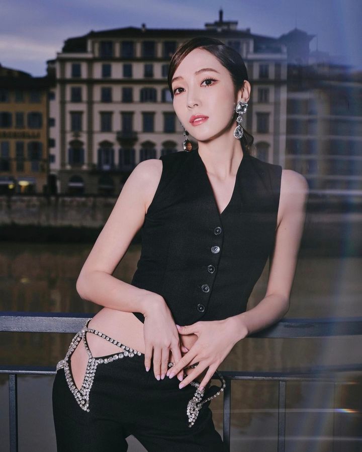 [서울=뉴시스] 그룹 소녀시대 출신 제시카가 파격적인 노출 패션을 선보였다. (사진=제시카 인스타그램 캡처) 2023.06.16. photo@newsis.com *재판매 및 DB 금지