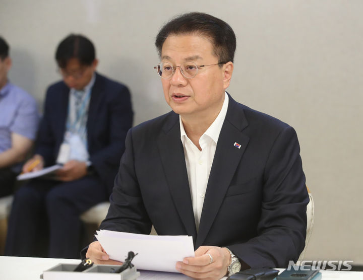 [서울=뉴시스] 김명원 기자 = 방기선 기획재정부 1차관이 16일 오전 서울 종로구 정부서울청사에서 열린 비상경제차관회의에 참석해 발언하고 있다. 2023.06.16. kmx1105@newsis.com