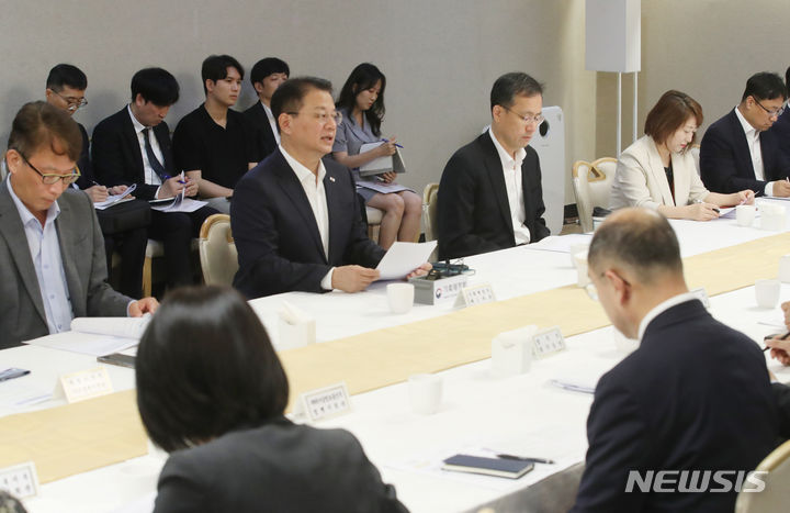 [서울=뉴시스] 김명원 기자 = 방기선 기획재정부 1차관이 16일 오전 서울 종로구 정부서울청사에서 열린 비상경제차관회의에 참석해 발언하고 있다. 2023.06.16. kmx1105@newsis.com