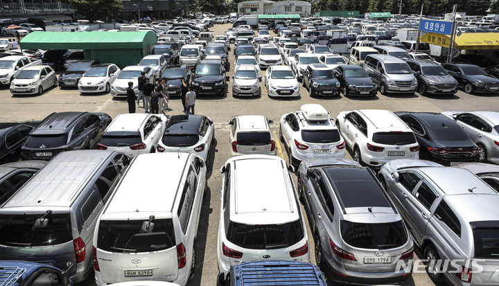 [서울=뉴시스] 김근수 기자 = 서울 성동구 장한평 중고차매매시장 모습. 2023.06.16. ks@newsis.com