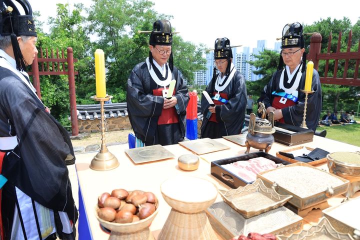  [대구=뉴시스] 대구시 수성구는 노변동 사직단에서 풍년을 기원하는 국가무형문화재 사직대제를 봉행했다. (사진 = 대구시 수성구 제공) 2023.06.19. photo@newsis.com *재판매 및 DB 금지