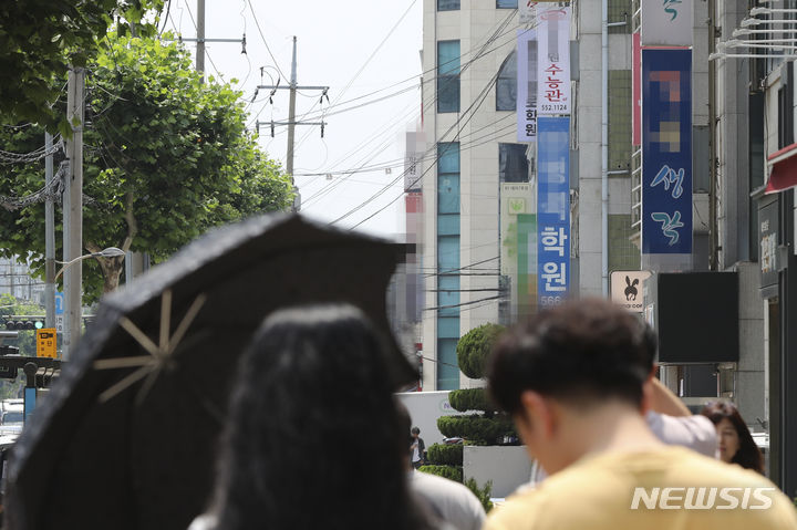 [서울=뉴시스] 지난 6월19일 서울 대치동 학원가 전경. (사진=뉴시스DB). 2023.12.11. photo@newsis.com