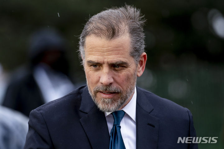 [워싱턴=AP/뉴시스]조 바이든 미국 대통령 차남인 헌터 바이든이 지난 2022년 4월1일 백악관 사우스론 부활절 달걀 행사에 참석한 모습. 2023.06.20.