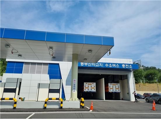 [부산=뉴시스] 20일 오후 준공식을 갖는 ‘동부산 공영 수소버스 충전소’ , 부산의 첫 수소생산시설이자 제조식 수소충전소로는 전국 3번째다.(사진=부산시 제공) *재판매 및 DB 금지