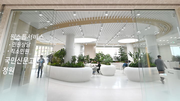 [수원=뉴시스] 수원시청 본관 1층에 위치한 새빛민원실 입구. (사진=수원시 제공) 2023.06.20. photo@newsis.com *재판매 및 DB 금지