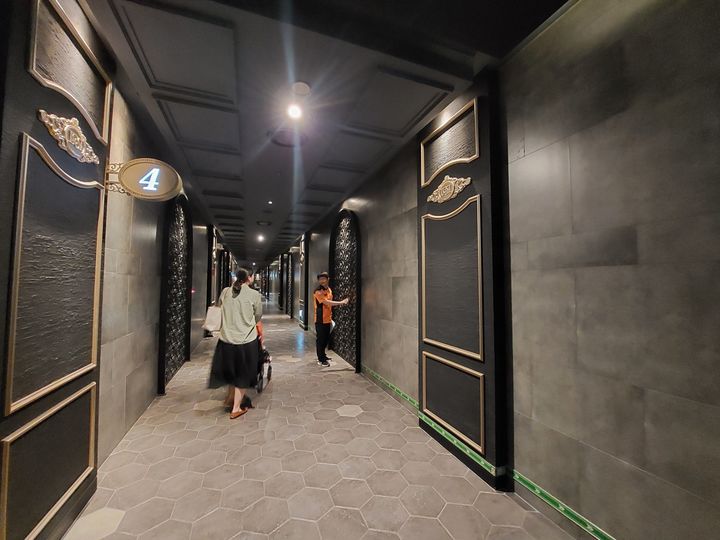 [수원=뉴시스] 경기소방이 영화관을 찾아 화재안전관리를 진행하고 있다. (사진=경기도소방재난본부 제공) 2023.6.20. photo@newsis.com *재판매 및 DB 금지