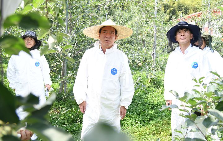 [거창=뉴시스] 거창군청 구인모 거창군수, 과수화상병 대응 현장 점검 *재판매 및 DB 금지 *재판매 및 DB 금지