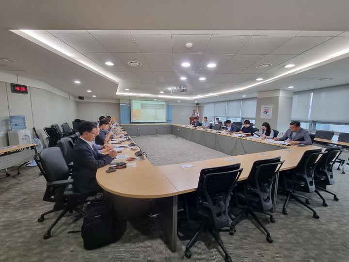 [홍성=뉴시스] 충남도 ‘노후 석탄화력발전 액화천연가스(LNG) 전환이 지역경제에 미치는 영향 연구용역’ 중간보고회. *재판매 및 DB 금지
