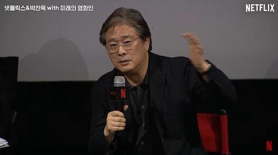 박찬욱 "전화기로 영화 보는 건 참기 힘들어"