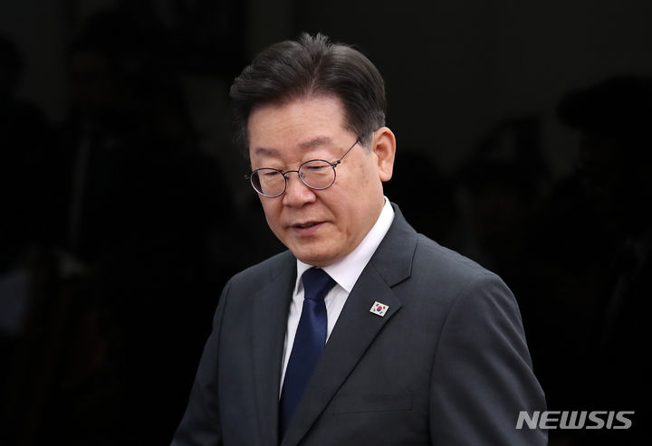 [서울=뉴시스] 이영환 기자 = 이재명 더불어민주당 대표가 21일 오전 서울 여의도 국회에서 열린 최고위원회의에 참석하고 있다. 2023.06.21. 20hwan@newsis.com