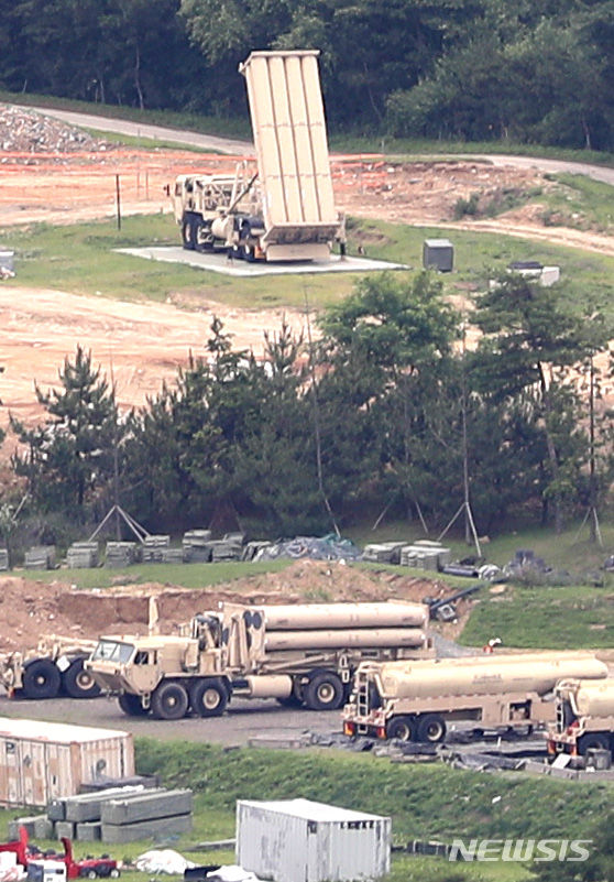 [성주=뉴시스] 이무열 기자 = 22일 경북 성주군 주한미군 고고도 미사일방어체계(THAAD·사드) 기지에 발사대가 하늘을 향하고 있다. 국방부는 사드 기지에 대한 환경영향평가를 완료 했으며, 조만간 사드 기지 정상화 공사에 착수할 계획 이라고 발표 했다. 2023.06.22. lmy@newsis.com