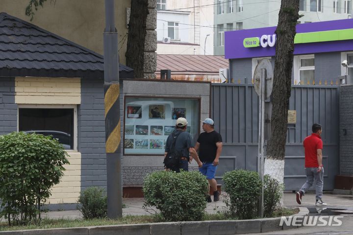 [울란바토르=뉴시스] 북한 대표단이 지난 8월 하순 몽골 울란바토르를 방문하던 중 북한 측 통역원이 한국 대사관을 통해 망명한 사실이 25일 밝혀졌다. 사진은 몽골 울란바토르 북한대사관. 2025.10.25.