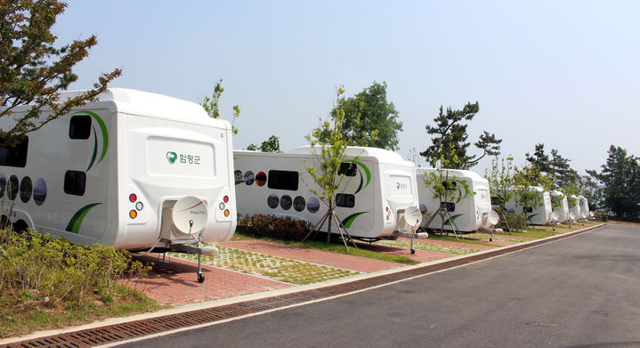 [함평=뉴시스] 전남 함평군 돌머리해수욕장 카라반. (사진=함평군 제공) photo@newsis.com *재판매 및 DB 금지