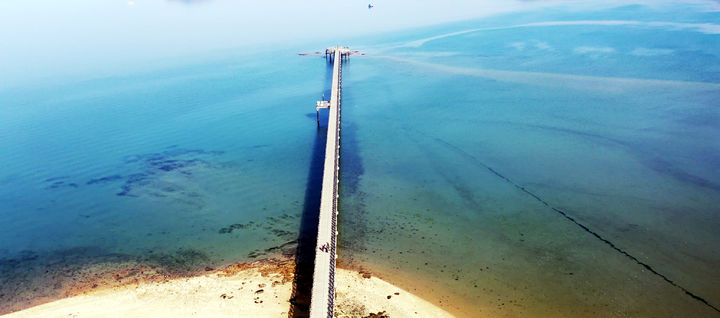 [함평=뉴시스] 전남 함평군 돌머리해수욕장 목재데크. (사진=함평군 제공) photo@newsis.com *재판매 및 DB 금지