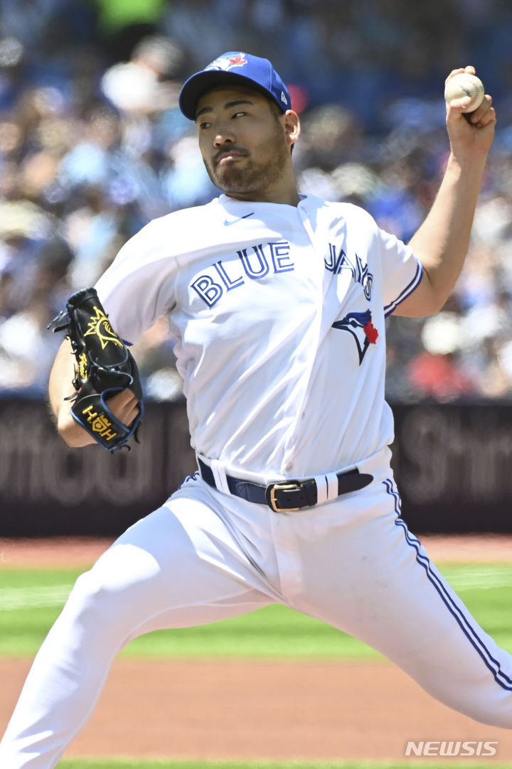 [토론토=AP/뉴시스] 기쿠치 유세이는 6월26일(한국시간) 캐나다 온타리오주 토론토의 로저스센터에서 열린 오클랜드 어슬레틱스와의 홈경기에 선발 등판해 승리투수가 됐다.
