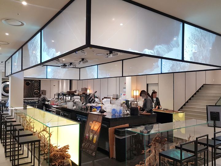 [서울=뉴시스] 주동일 기자 = 26일 신라면세점 서울점 지하 1층 카페 라(CAFE LA). 2023.06.26. *재판매 및 DB 금지