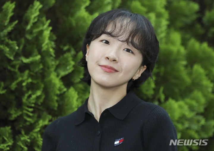 [서울=뉴시스] 최진석 기자 = 100만 음악 크리에이터 차다빈이 26일 서울 송파구에서 뉴시스와 인터뷰에 앞서 포즈를 취하고 있다. 2023.06.26. myjs@newsis.com