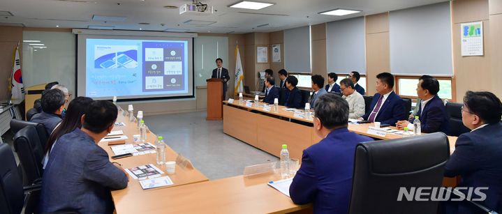 [수원=뉴시스] 경기신용보증재단 '이지원' 체험설명회