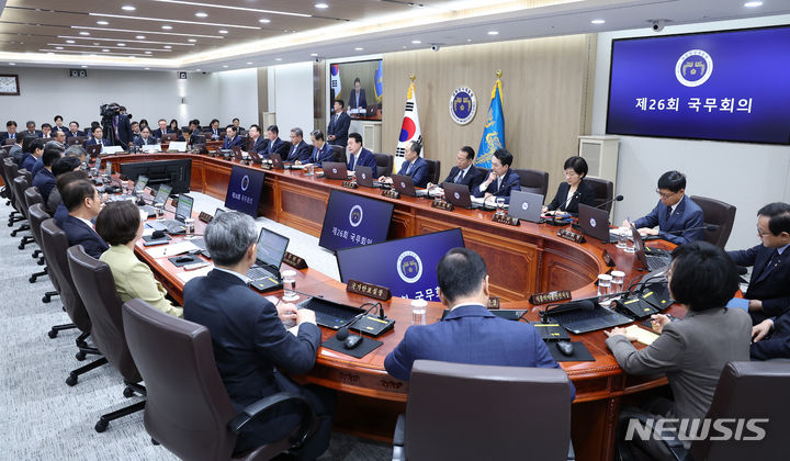 [서울=뉴시스] 홍효식 기자 = 윤석열 대통령이 27일 서울 용산 대통령실 청사에서 국무회의를 주재하고 있다. (대통령실통신사진기자단) 2023.06.27. yesphoto@newsis.com