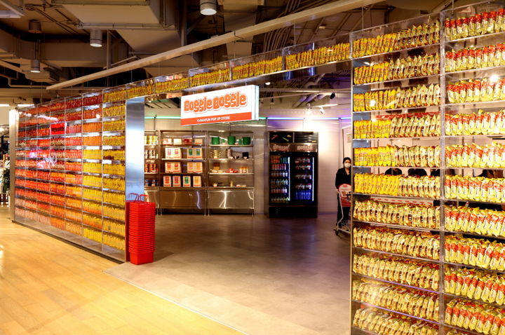 [서울=뉴시스] 이노션이 태국 방콕 최대 쇼핑센터 시암 디스커버리 3층에 전시한 '보글보글 K-라면 팝업스토어'. (사진=이노션 제공) 2023.06.28 photo@newsis.com *재판매 및 DB 금지