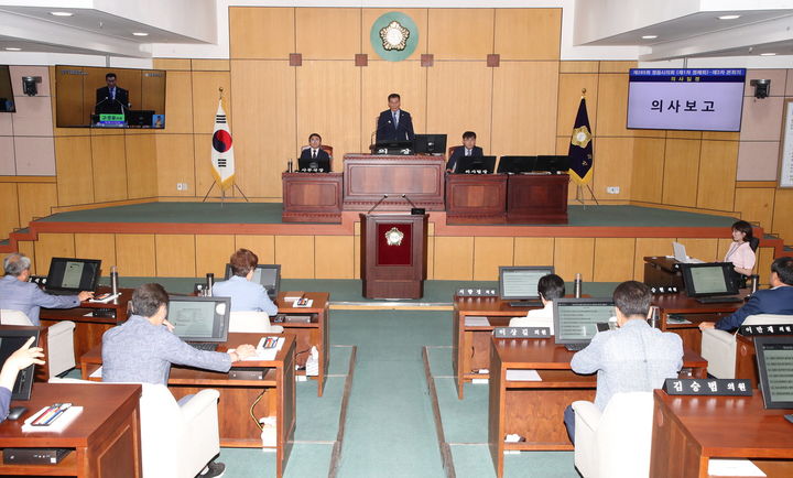 28일 열린 정읍시의회 제285회 정례회 제3차 본회의, 고경윤 의장이 회의진행을 하고 있다. *재판매 및 DB 금지