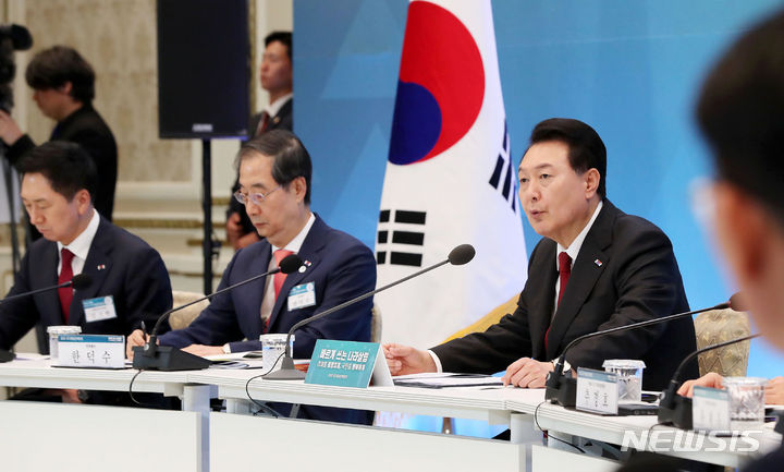 [서울=뉴시스] 홍효식 기자 = 윤석열 대통령이 28일 청와대 영빈관에서 열린 2023 국가재정전략회의에서 발언하고 있다. 2023.06.28. yesphoto@newsis.com