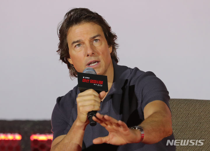 [서울=뉴시스] 김금보 기자 = 배우 톰 크루즈가 29일 오후 서울 송파구 롯데시네마 월드타워점에서 열린 영화 '미션 임파서블:데드 레코닝 PART ONE' 기자회견에서 질문에 답하고 있다. 2023.06.29. kgb@newsis.com