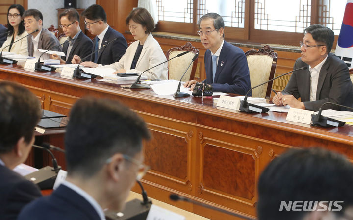 [서울=뉴시스] 김명원 기자 = 한덕수 국무총리가 지난해 6월30일 오전 서울 종로구 정부서울청사에서 열린 제 46차 국제개발협력위원회에 참석해 발언하고 있다. 2023.06.30. kmx1105@newsis.com