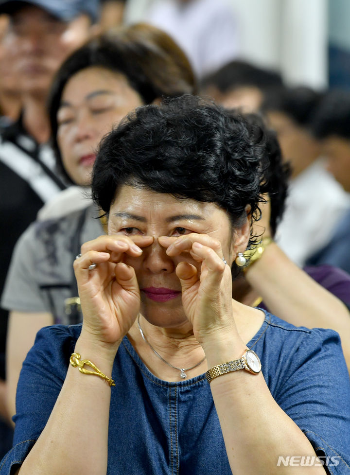 [화순=뉴시스] 30일 전남 화순군 동면 대한석탄공사 화순광업소에서 폐광 종업식이 열리고 있다. 국내 1호이자 국토 서남권의 유일한 화순탄광은 1905년 문을 연 이후 지역 경제를 견인해왔지만 정부가 만성 적자에 시달리는 한국석탄공사를 정리하는 정책 결정을 내리면서 문을 닫게됐다. 2023.06.30. hyein0342@newsis.com