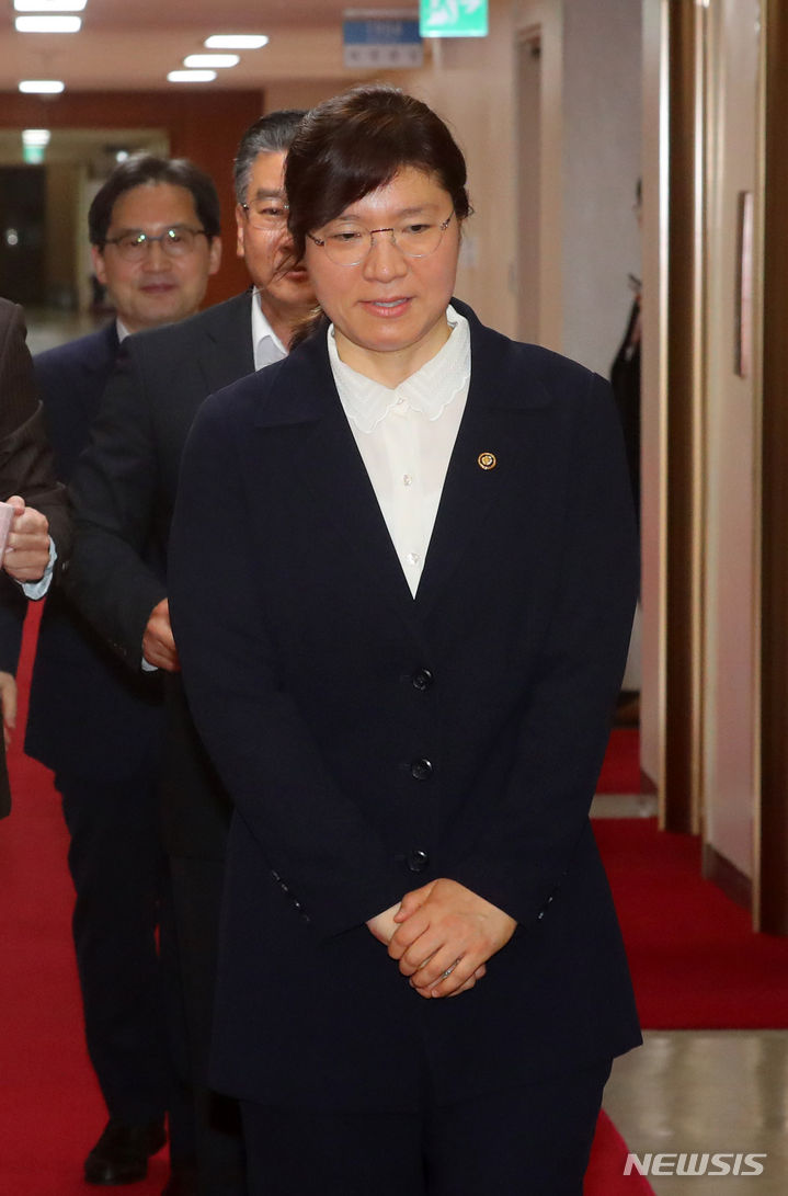[서울=뉴시스] 배훈식 기자 = 장미란 신임 문화체육관광부 제2차관이 3일 오전 서울 종로구 정부서울청사에서 열린 국무회의에 참석하고 있다. 2023.07.03. dahora83@newsis.com