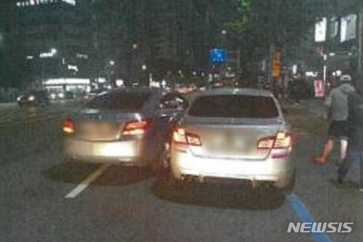 [인천=뉴시스] 보험금을 편취하기 위해 고의 교통사고를 낸 모습. (사진=인천 계양경찰서 제공)